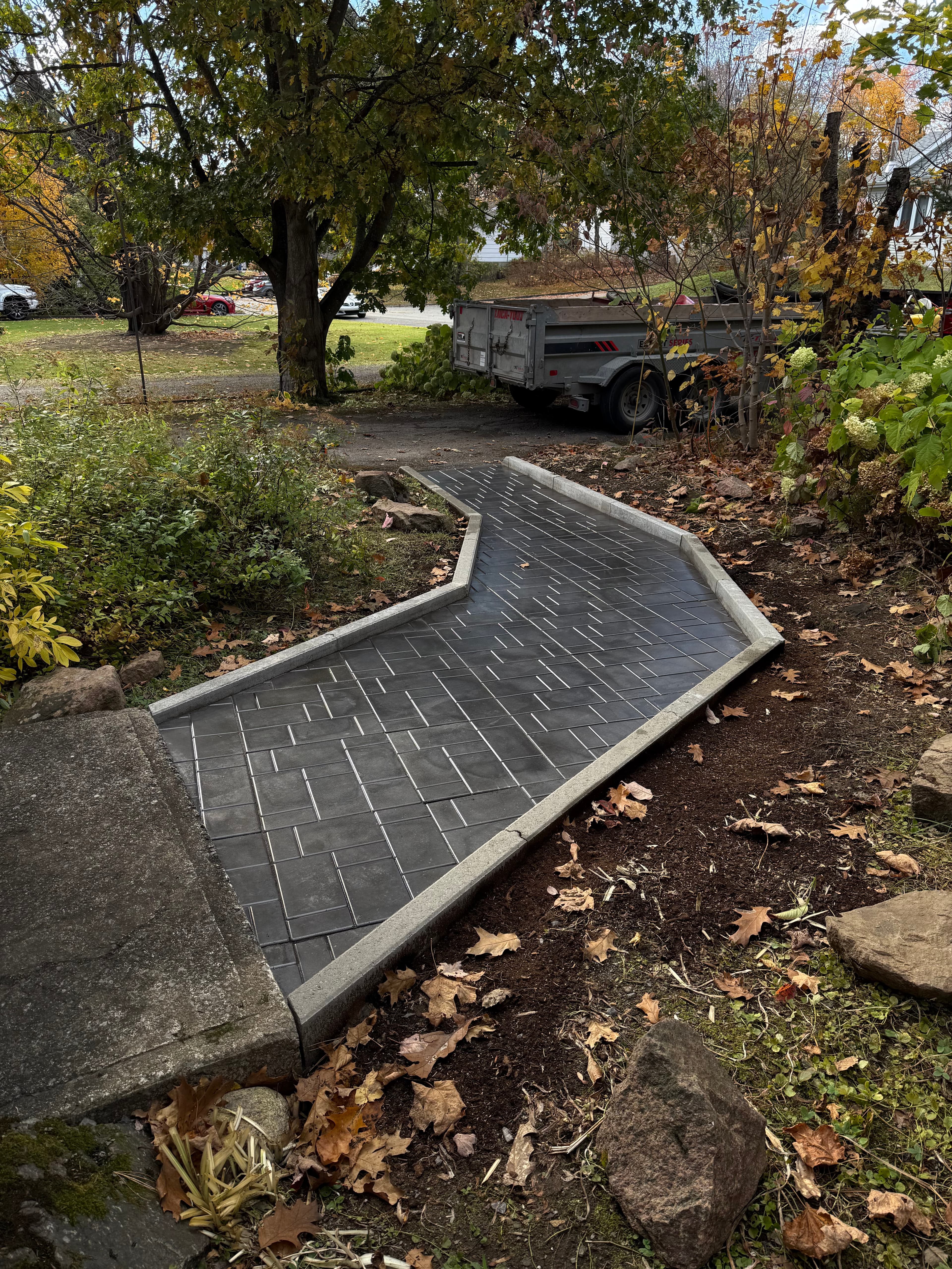 Allée en pavé avec bordure