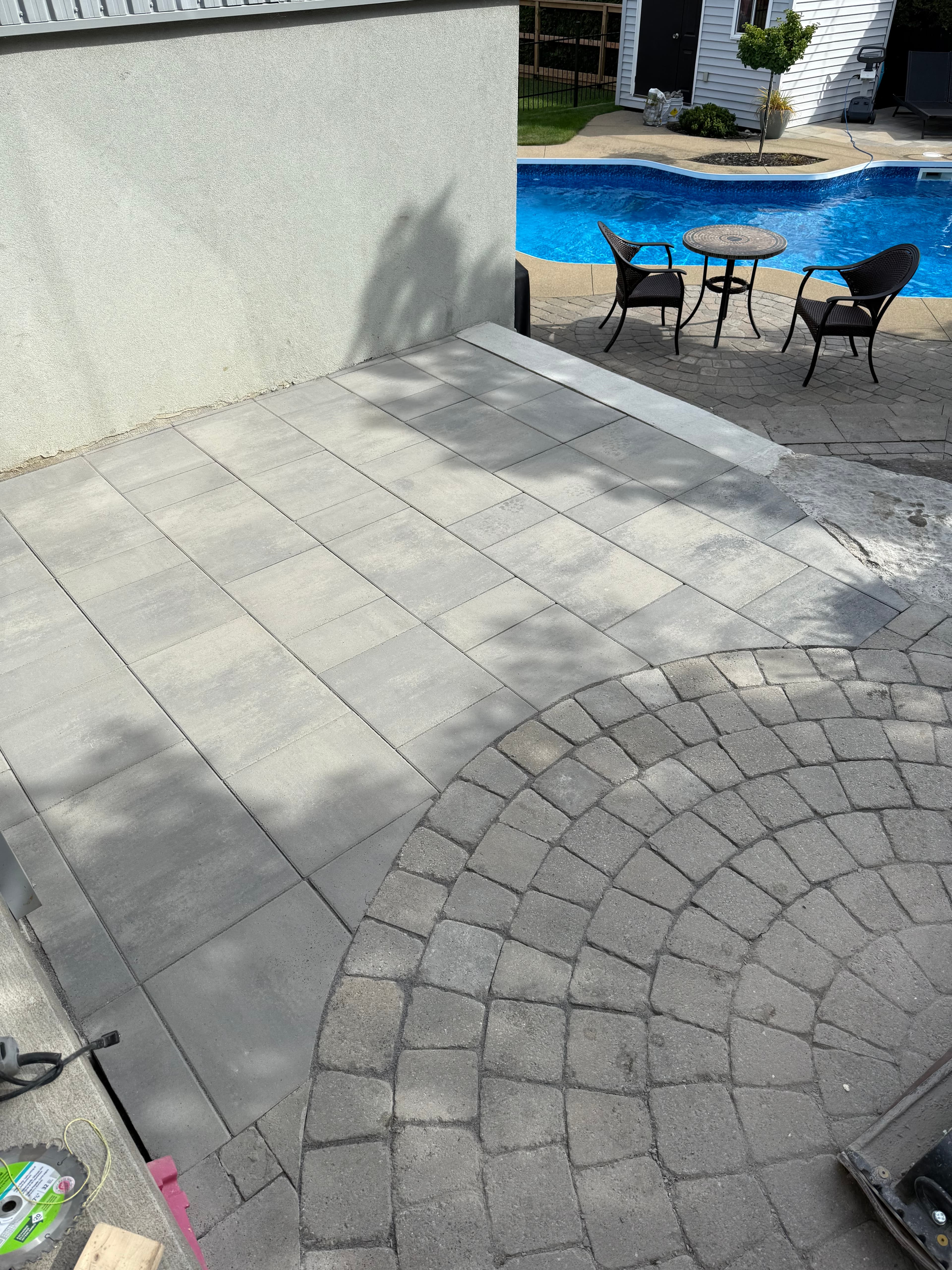Terrasse de piscine creusée